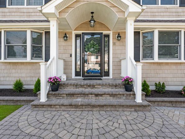 18 Worden Place, West Babylon NY 11704