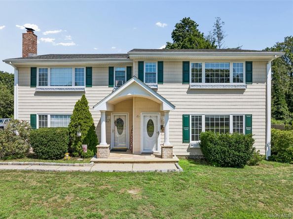 17 Parr Drive, Ronkonkoma NY 11779