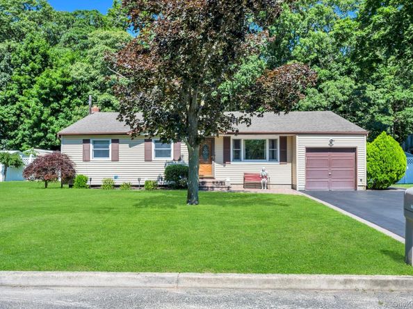 25 Walter Drive, Nesconset NY 11767