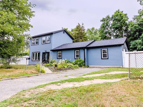 38 Tamarack Street, Central Islip NY 11722