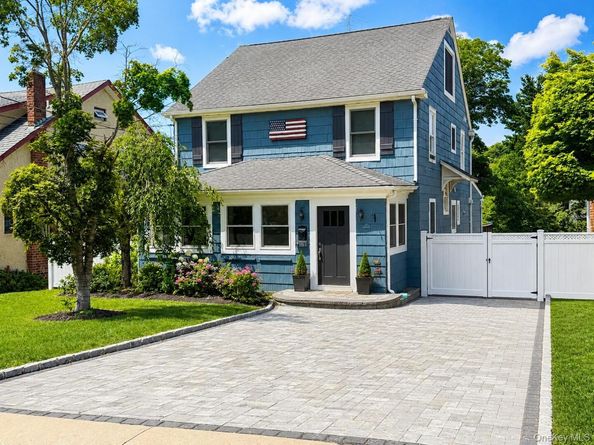 182 School Street, Oyster Bay NY 11771