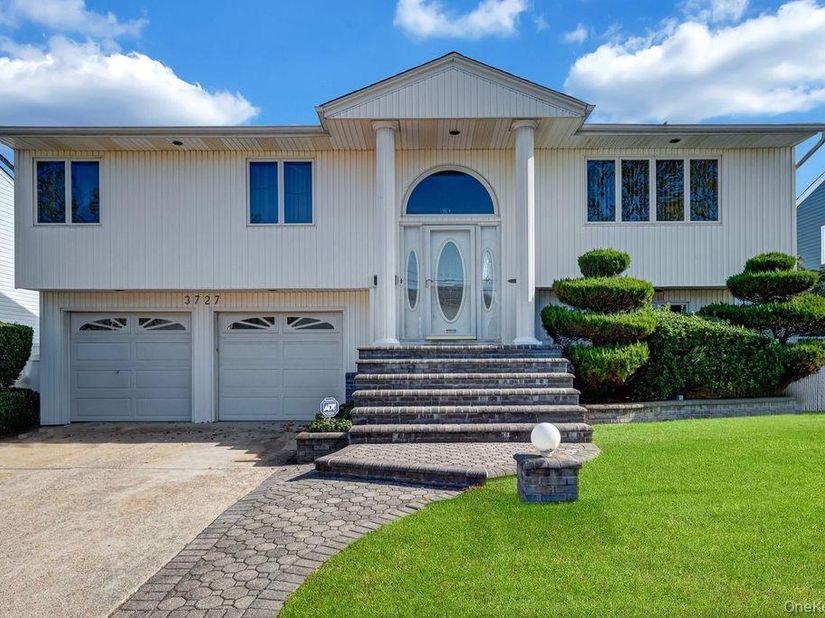 3727 Oceanside Road E, Oceanside NY 11572