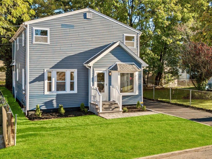 8 Maple Street, Freeport NY 11520