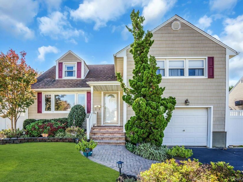 3906 Ralph Street, Seaford NY 11783