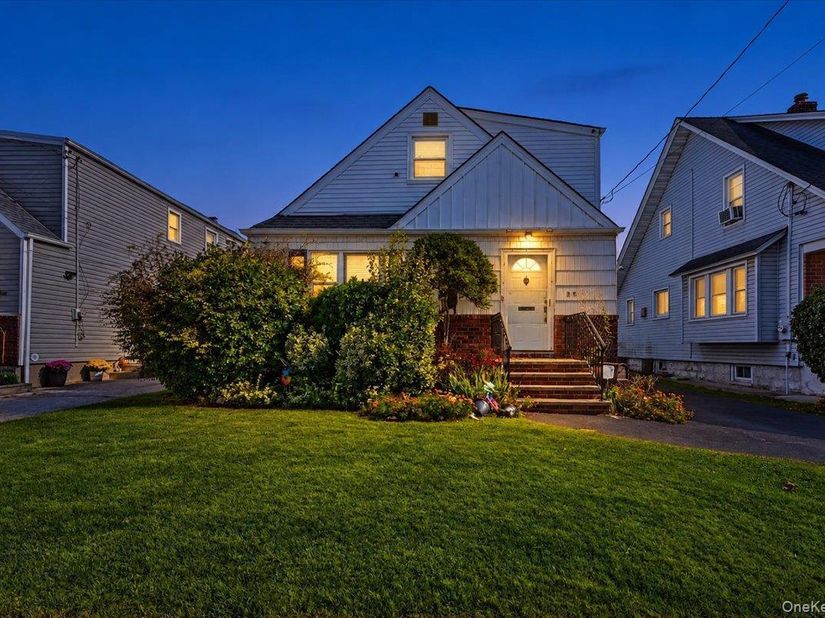 25 Poplar Street, West Hempstead NY 11552