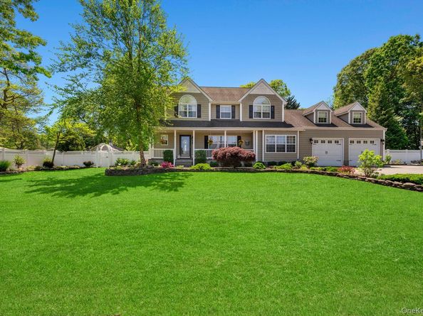 4 Vera Court, Centereach NY 11720