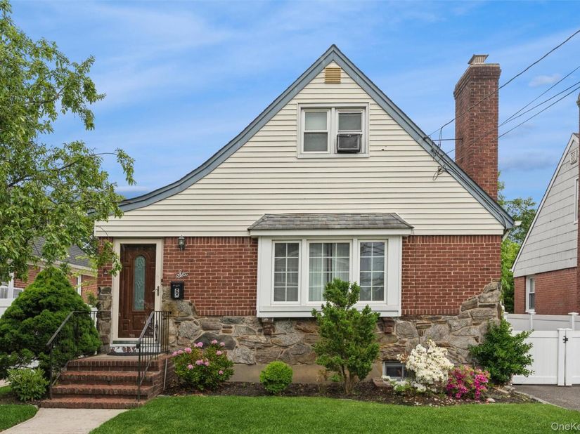 6 Jasper Street, Valley Stream NY 11580