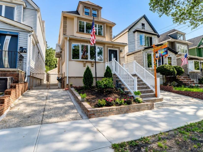 6472 80th Avenue, Glendale NY 11385