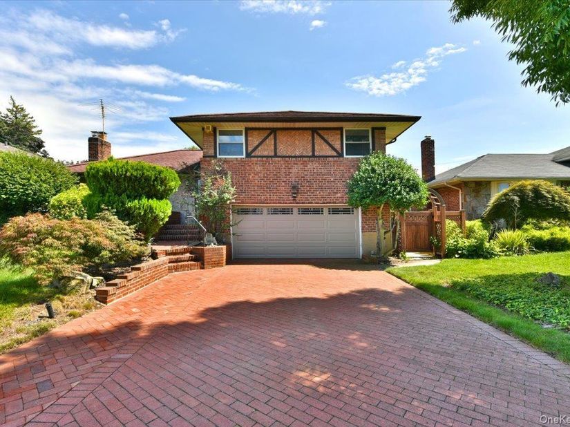 12 Leonard Road, Syosset NY 11791