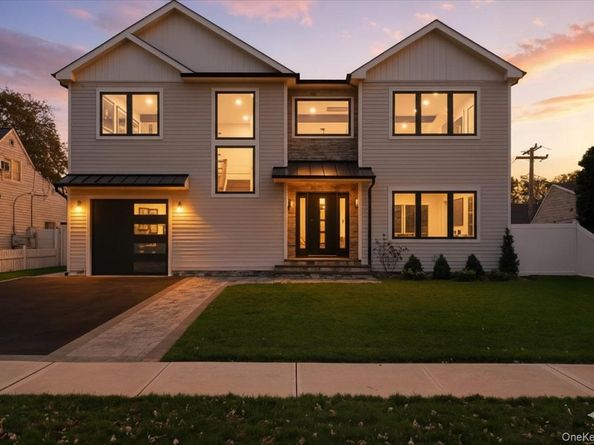 39 Cobalt Lane, Westbury NY 11590