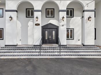 369 Vanderbilt Parkway