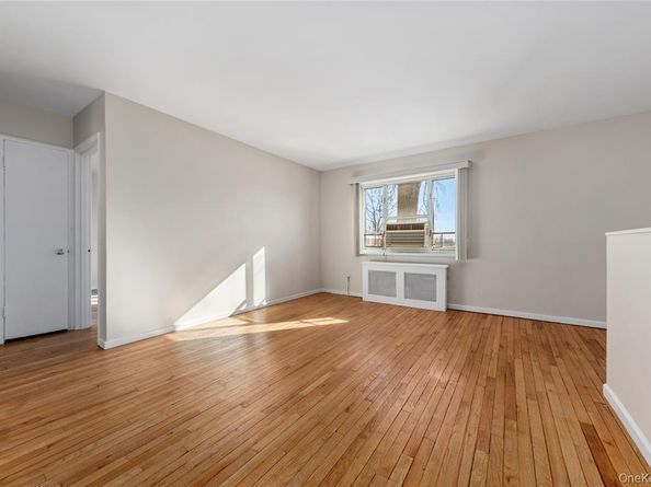 220-06 Stronghurst Avenue Upper, Queens Village NY 11427