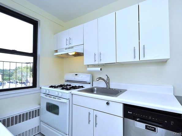 142 Garth Road 4A, Scarsdale NY 10583