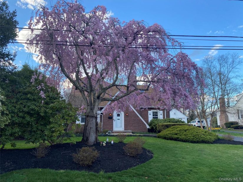 83 Village Line Road, Babylon NY 11702