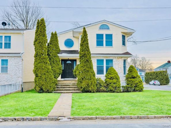 74 Bedford Avenue, New Hyde Park NY 11040