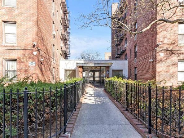 141-05 Pershing Crescent 202, Briarwood NY 11432