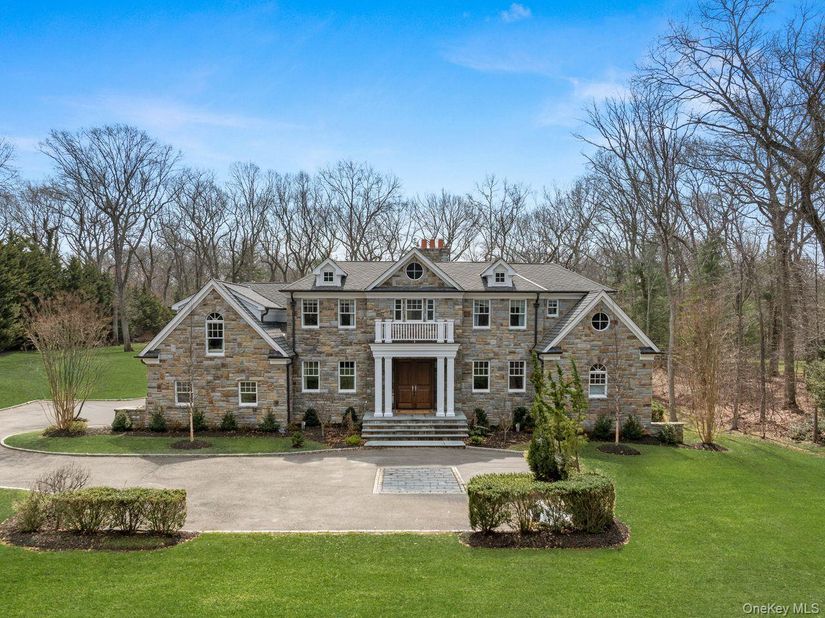 27 Victorian Lane, Brookville NY 11545
