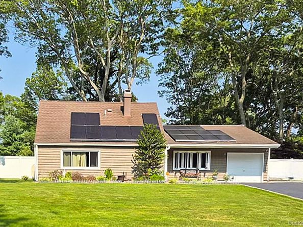 1039 Sipp Avenue, Medford NY 11763