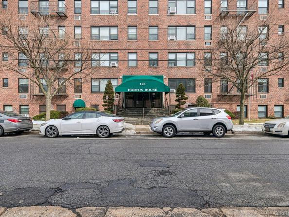 120 Horton Highway 12D, Mineola NY 11501