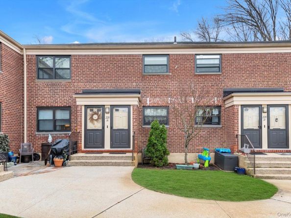 220-16 75th Avenue 210A2, Oakland Gardens NY 11364