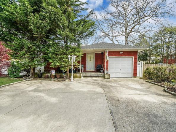 2771 Pond Road, Ronkonkoma NY 11779