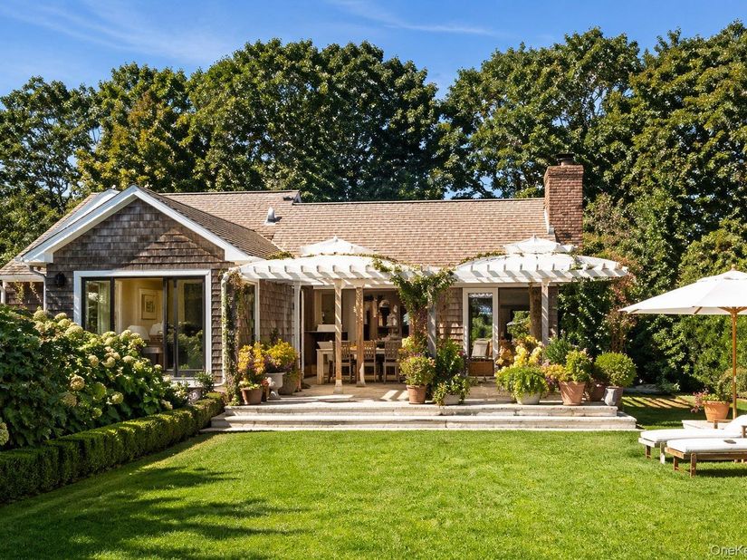 44 Straight Path, Southampton NY 11968