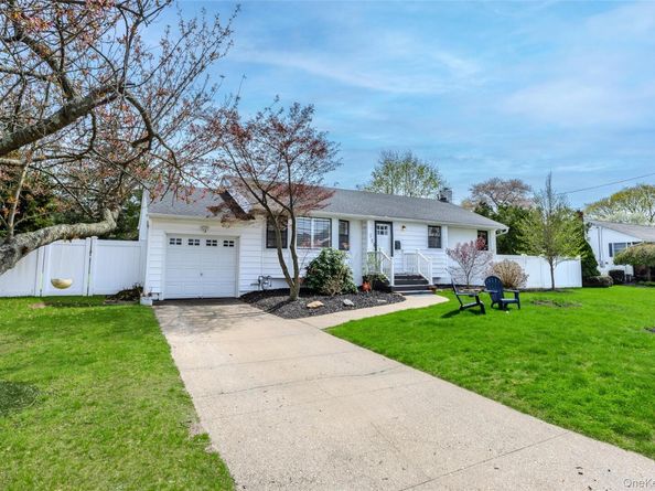 30 Clay Pitts Road, Greenlawn NY 11740