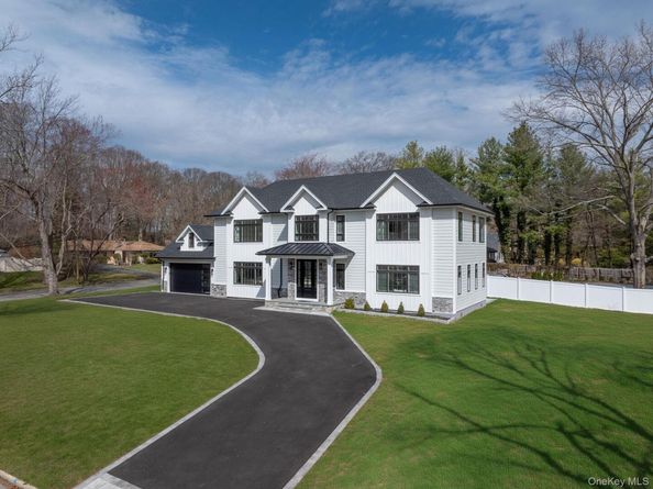 11 Edcris Lane, Huntington NY 11743