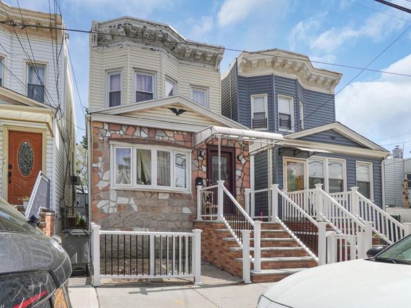 102-12 85th Road, Richmond Hill NY 11418