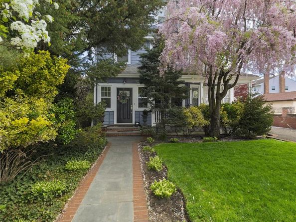 75 Lee Avenue, Rockville Centre NY 11570
