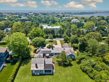 19 Quaquanantuck Lane