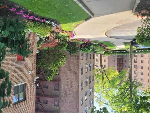 86 -70 Francis Lewis A55, Holliswood NY 11427