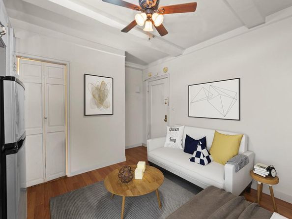 325 West 45th Street 403A, New York NY 10036