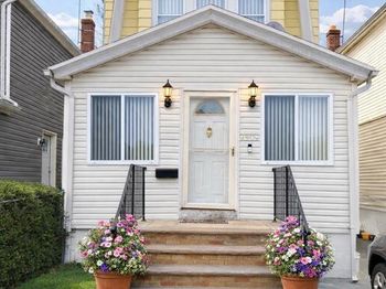 93-09 Vanderveer Street