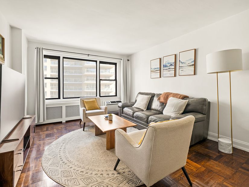 245 East 24th Street 9D, New York NY 10010