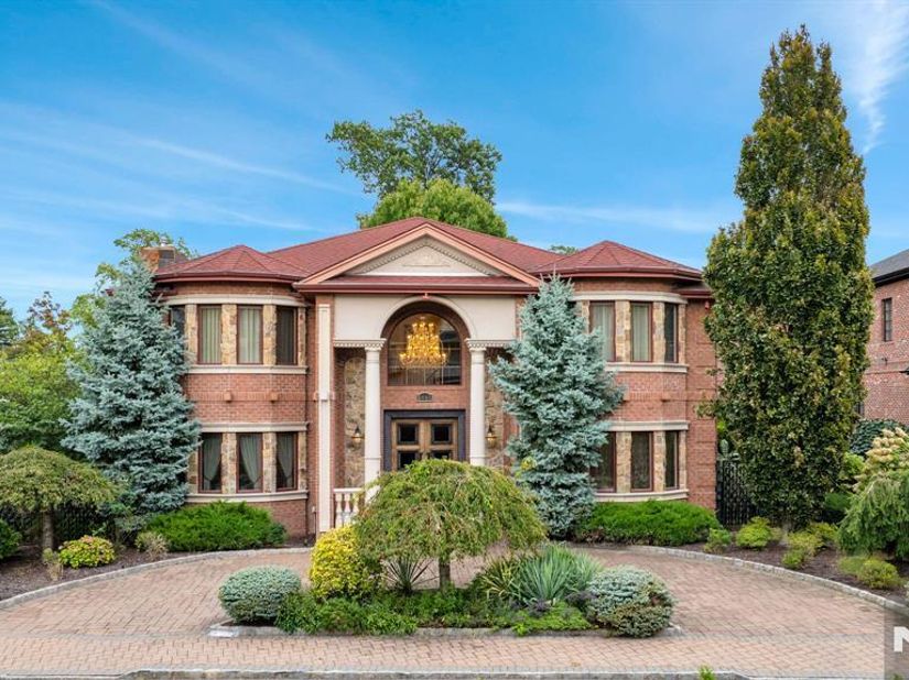 1088 Dearborn Road, Fort Lee NJ 07024
