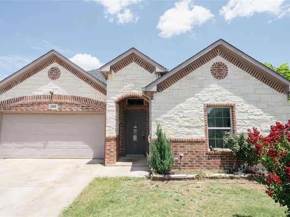305 E Fogg Street , Fort Worth Texas 76110