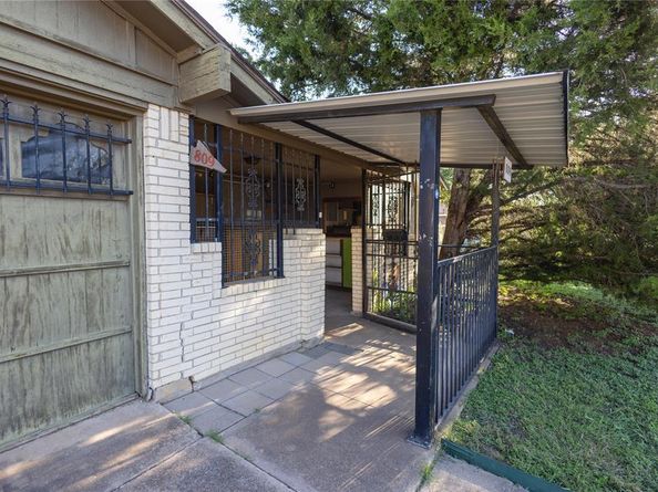 809  Lomo Street , Fort Worth Texas 76110