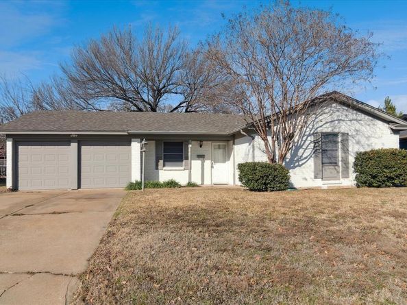 852 W Redbud Drive , Hurst Texas 76053