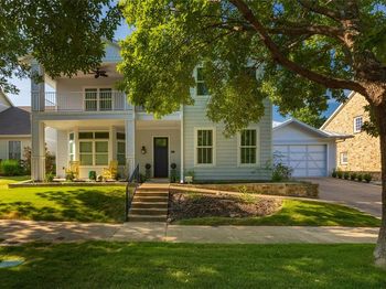 892  Ivy Lane 