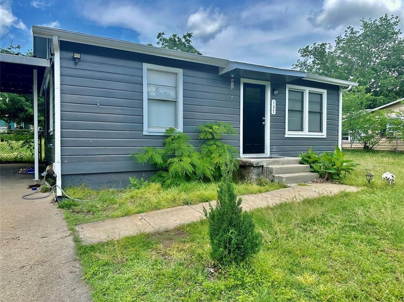 137  Lynn Drive , Azle Texas 76020