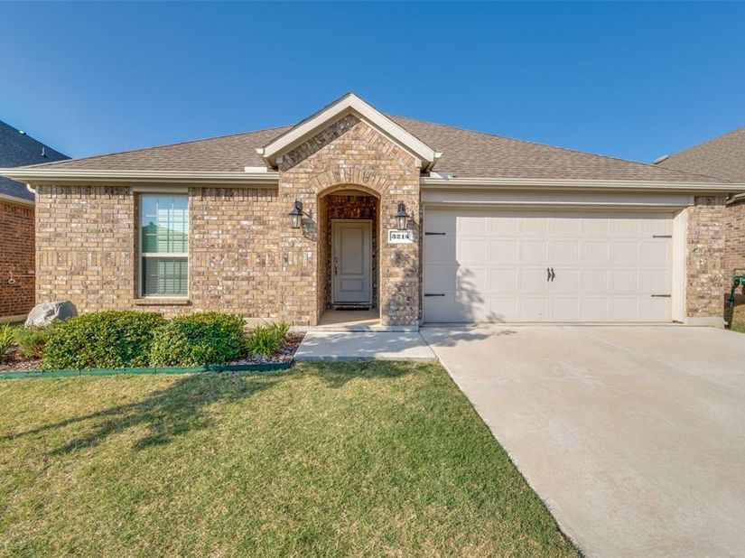 3215  Texas Trail , Aubrey Texas 76227