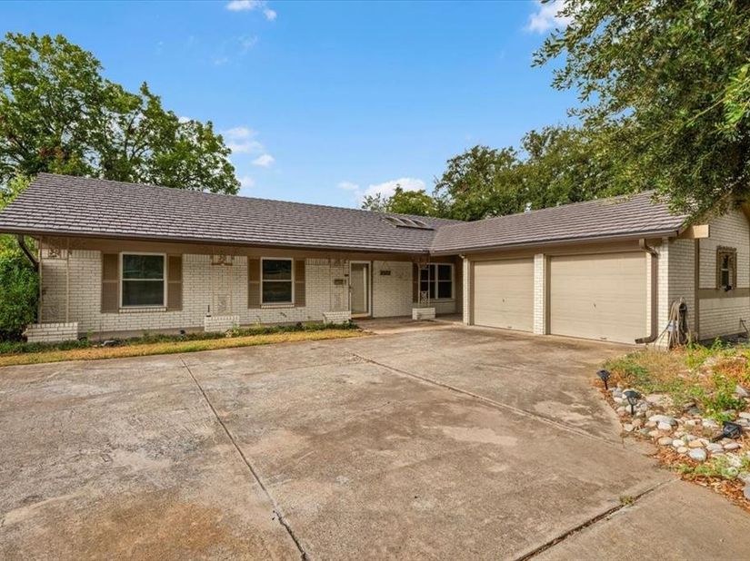 8933  Kincaid Drive , Benbrook Texas 76116