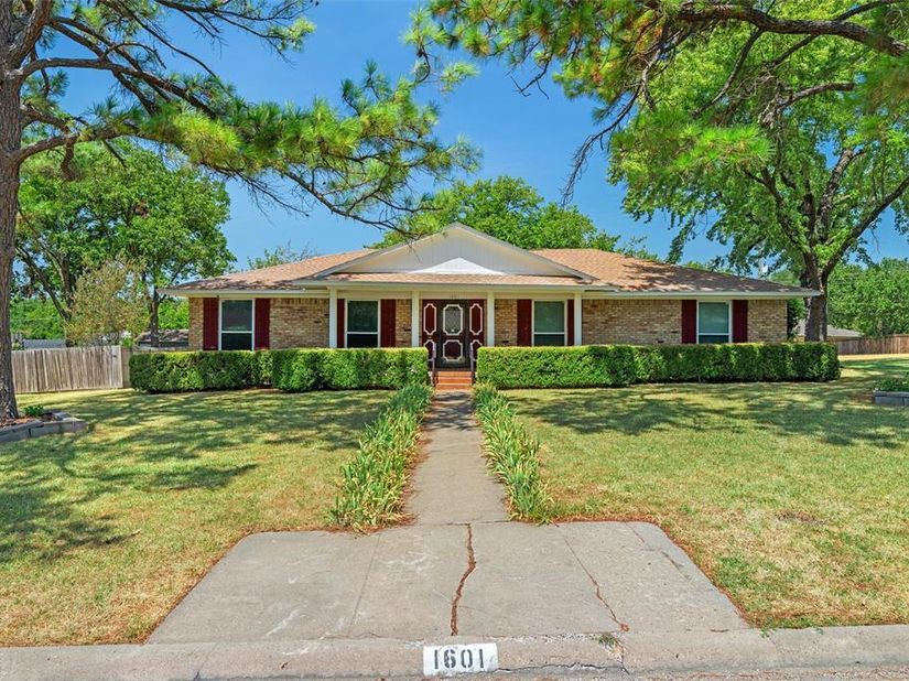 1601  Dakota Drive , Garland Texas 75043