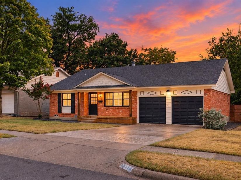11715  Rogue Way , Dallas Texas 75218