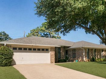 2077  Parkridge Drive 
