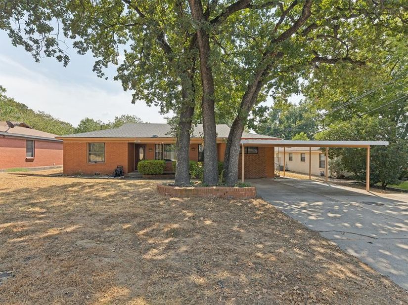 6051  Black Oak Lane , Fort Worth Texas 76114