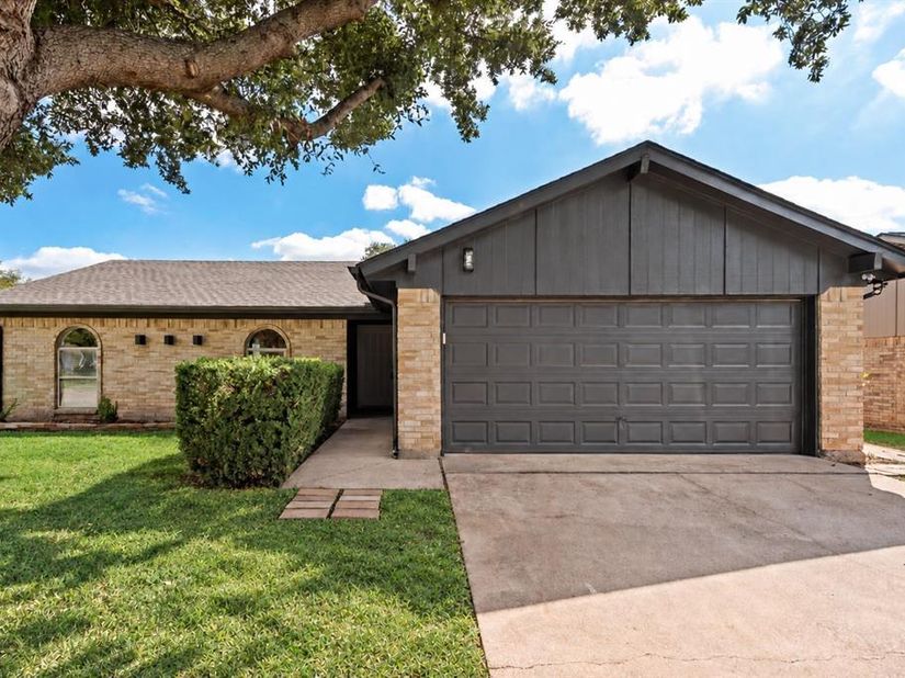 3021  Meadowmoor Street , Fort Worth Texas 76133
