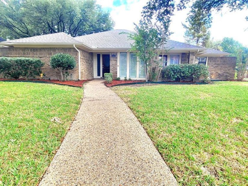 2302  Lone Oak Trail , Garland Texas 75044