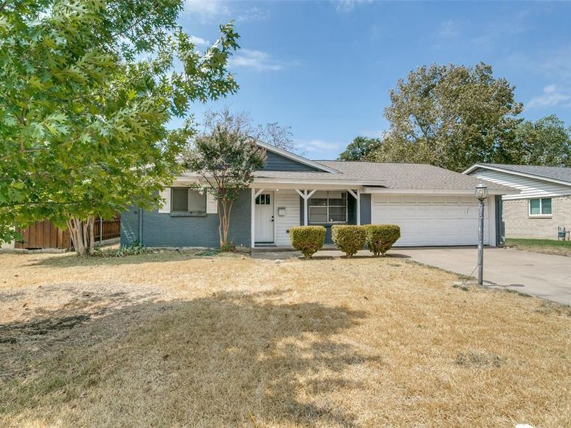 1056  Easy Street , Grapevine Texas 76051